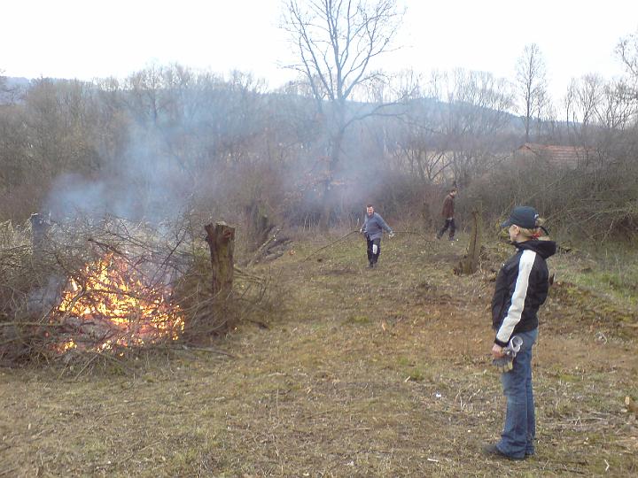 a následují plameny